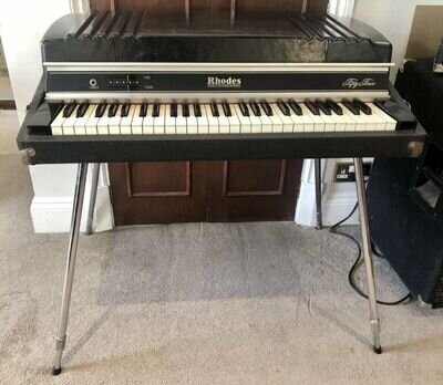 Rhodes 54 Note piano. Vintage Electric Piano Fender Rhodes