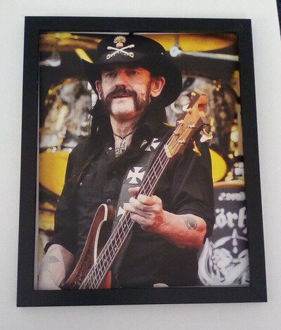 LEMMY ..MOTORHEAD .FRAMED PICTURE 10 X 8 INS READY TO HANG.STOCKING FILLER