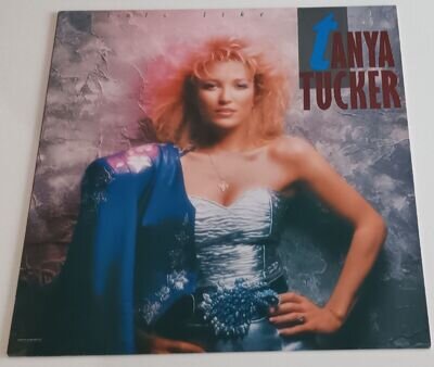 TANYA TUCKER - GIRLS LIKE ME VINYL LP. PLAYS EXCELLENT. DUTCH ISSUE.