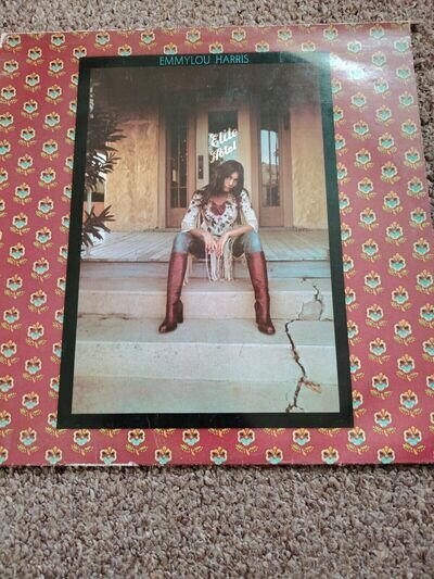 Emmylou Harris. Elite Hotel .12 inch vinyl .Reprise records K54060, 1976.