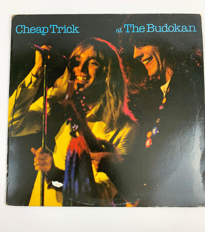 CHEAP TRICK - AT THE BUDOKAN - ORIGINAL VINYL ALBUM - WITH BOOKLET - 1978.