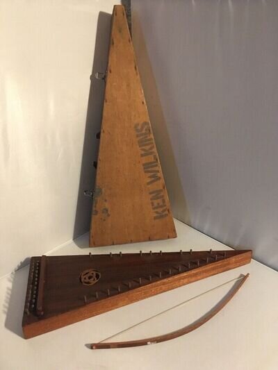 A old pasaltry zither instrument