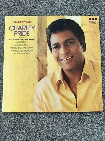 Charley Pride - A Sunshiny Day With Charley Pride (Vinyl)