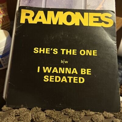 Ramones - She's The One b/w I Wanna Be Sedated (7", Single)