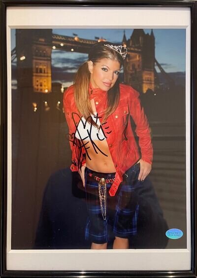 'Fergie' - Black Eyed Peas Guaranteed Hand Signed Framed Photo 12' x 8' & COA