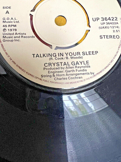 CRYSTAL GAYLE.....TALKING IN YOUR SLEEP....UNITED ARTISTS...UK...45