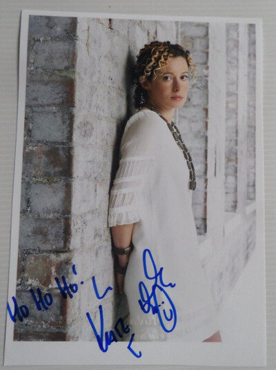 KATE RUSBY AUTOGRAPHED 7 X 5 PHOTOGRAPH.