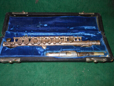 Selmer Signal vintage piccolo-in original case,rare Serial 6344 Original Case