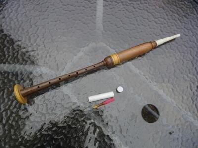 VINTAGE CHANTER RUTHVEN MILNE SCOTLAND WOOD EFFECT - 19" BAGPIPE PRACTICE