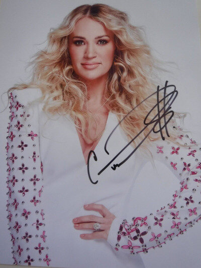 CARRIE UNDERWOOD AUTOGRAPHED PHOTO w/COA