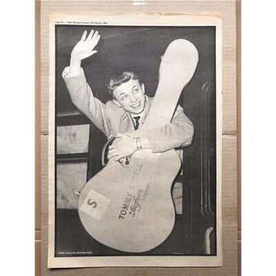 TOMMY STEELE VINTAGE POSTER SIZED original music press pin-up from 1982 - printe