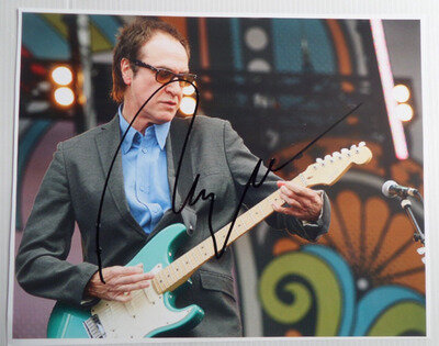 RAY DAVIES THE KINKS, AUTOGRAPHED 10 X 8 PHOTOGRAPH.