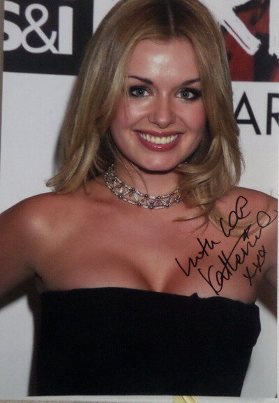 KATHERINE JENKINS AUTOGRAPHED A4 PHOTOGRAPH.