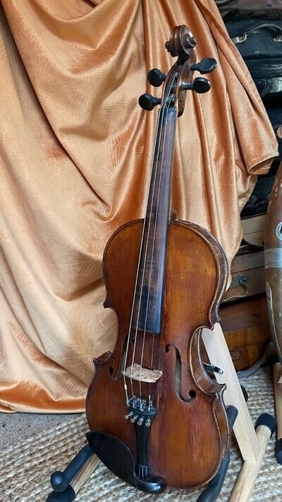 old 4/4 violin ready to play nice sound