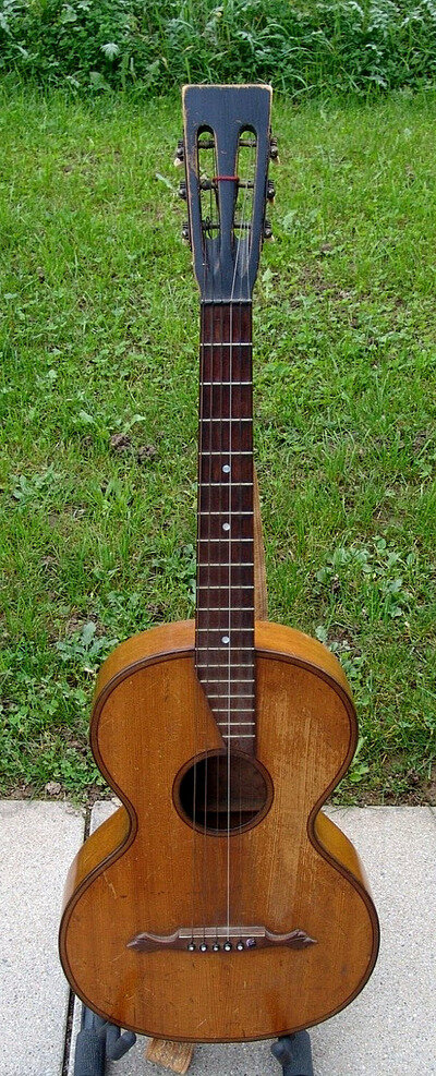 1930s/40s PLOR GUITAR WITH SPRUCE TOP, 94cm