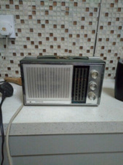 Vintage Ekco Nautilus Transistor Radio Model PT310 ~The handle is abit tatty