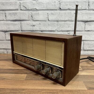 Standard Radio Corp J672FL Vintage Radio