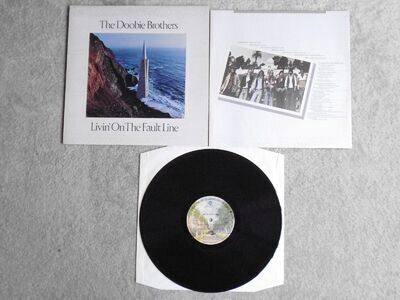 THE DOOBIE BROTHERS - LIVIN ON THE FAULT LINE - K 56383 - W/B - EX