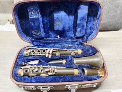 VINTAGE LARK WOODWIND CLARINET IN ORIGINAL CASE MUSICAL INSTRUMENT COLLECTIBLE