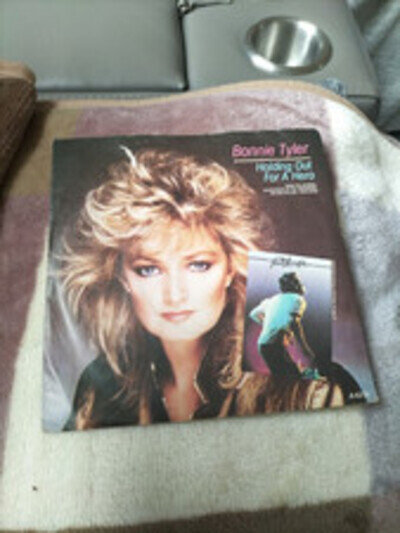 Bonnie Tyler.Single, Holding Out For A Hero.