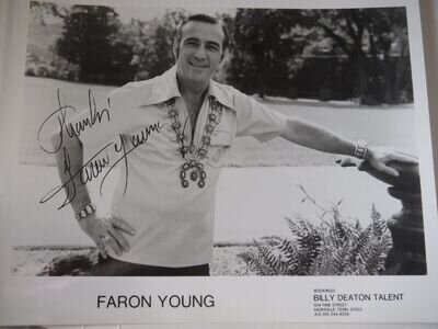 FARON YOUNG AUTOGRAPHED PHOTO (1932-1996)