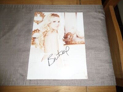 Britney Spears Glossy Photo 8x10 Hand Signed in Black Sharpie Portland USA 2011