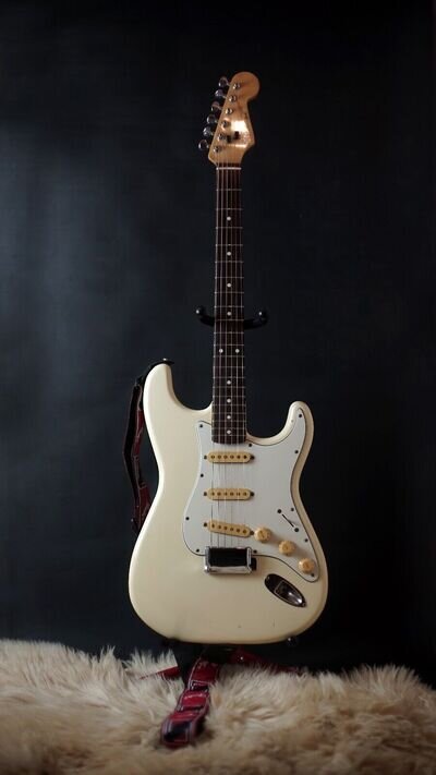 1986 SQUIER STRATOCASTER by FENDER - Made in JAPAN