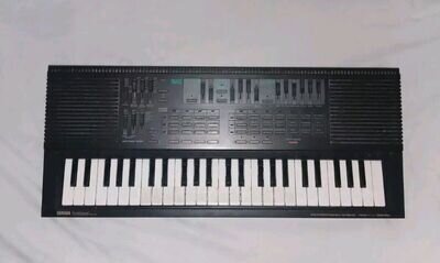 Yamaha PortaSound PSS-560 Electronic Keyboard