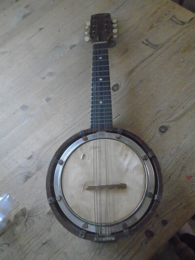 vintage Mandolin ( for restoration )