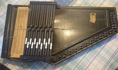 Vintage AUTOHARP 12 Keys 36 String Black Wood - crack in center as is.