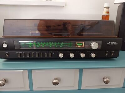 Sanyo Music Centre G-4001 Turntable, Radio, Cassette Mostly Works Desc+ Speakers