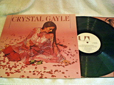 CRYSTAL GAYLE - WE MUST BELIEVE IN MAGIC - 12" VINYL LP