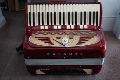 VERY RARE GALANTI 5 VOICE 120 BASS PIANO ACCORDION IN VERY GOOD CONDITION