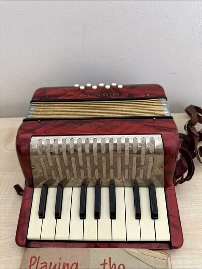 Vintage Hohner Mignon 1 accordion