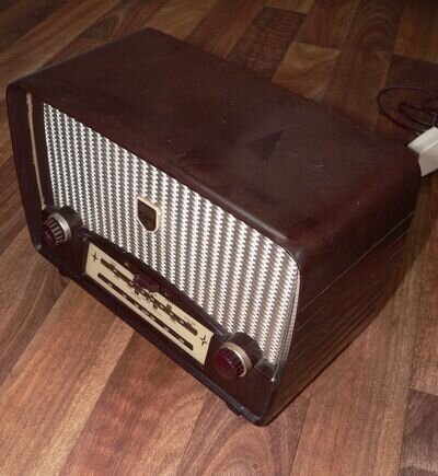 Vintage Ultra "Troubadour" U7961 Bakelite radio - Medium & Long Wave - Working