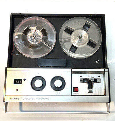 Sanyo Reel to Reel Portable Tape Recorder MR-115. Fully working.