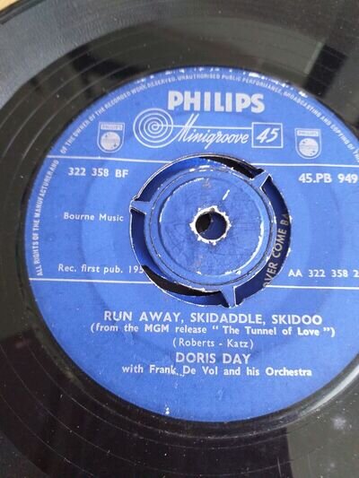 Philips - Doris Day - 45 rpm 7" Single Vinyl Record - The Tunnel Of Love