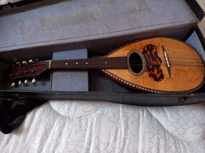 VINTAGE MANDOLIN BY ALFREDO ALBERTINI IN VERY GOOD CONDITION