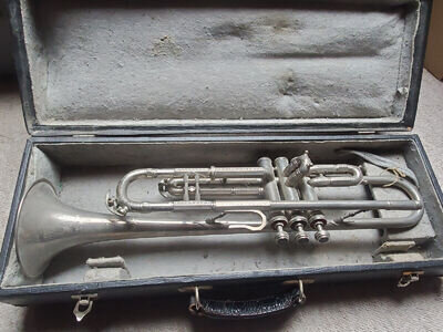 Nice old trumpet w. octogonal elements "Meister A. Wunderlich Migma"