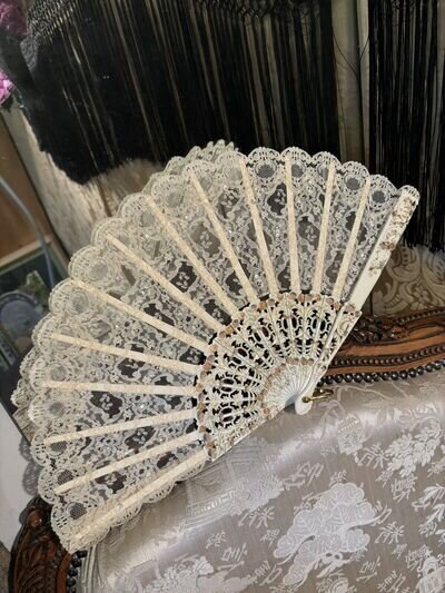 Vintage 60’s Lace Fan. Cream. 9ins Deep