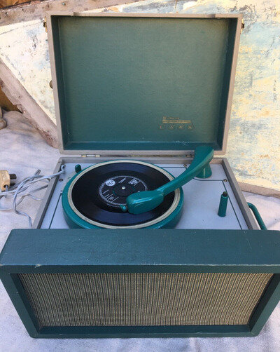 VINTAGE 1950s WEBCOR 'LARK' GREEN PORTABLE VALVE RECORD PLAYER MODEL GP1613