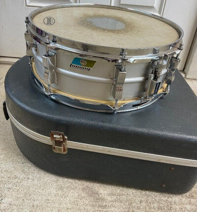 Ludwig USA Blue-Olive Badge 1971 Silver Snare Drum with Lugwid B-O Badge Case